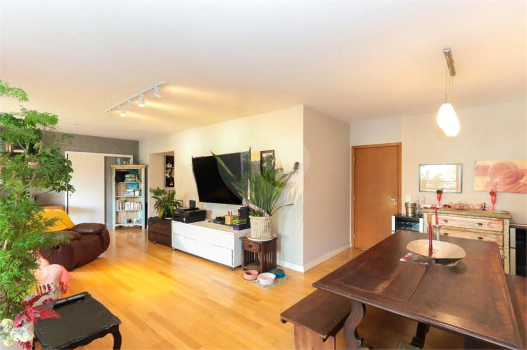 Apartamento em Pompéia  4 dormitórios, sendo 2 suítes espaçosas, 3 suites