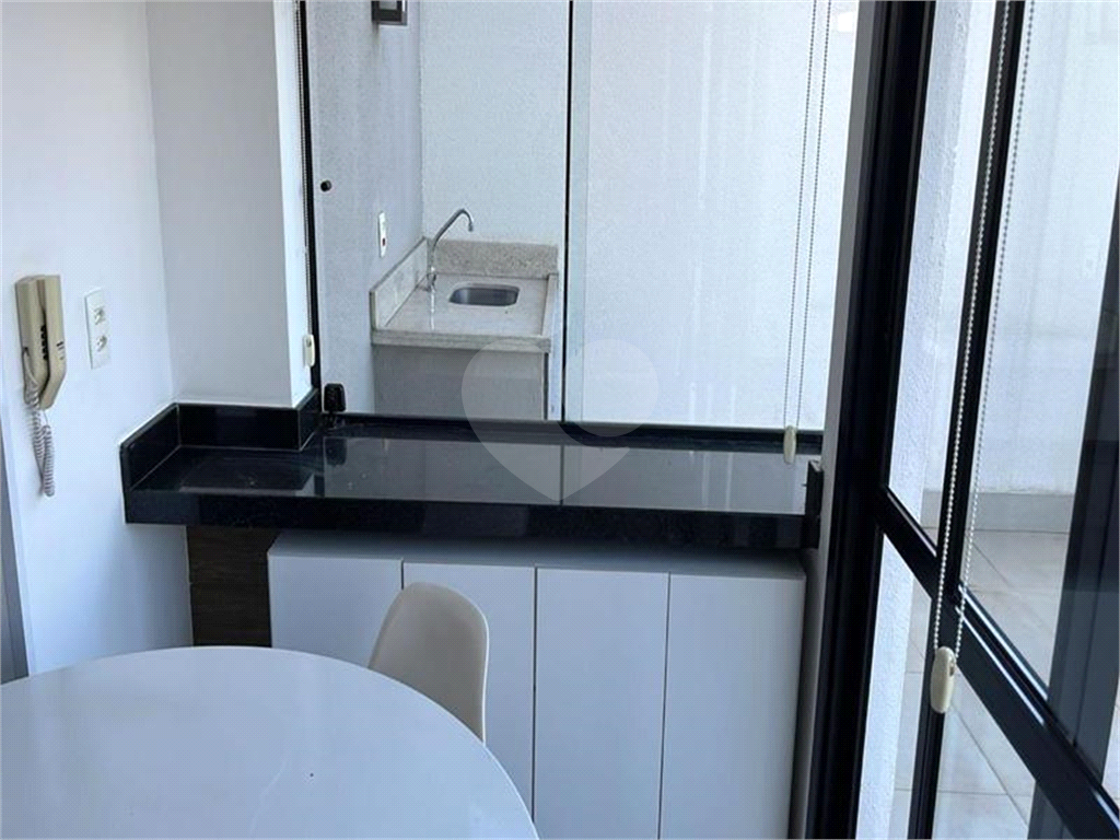 APARTAMENTO em CAMPO BELO