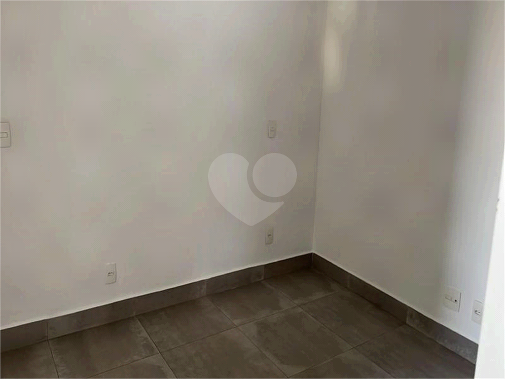 APARTAMENTO em CAMPO BELO