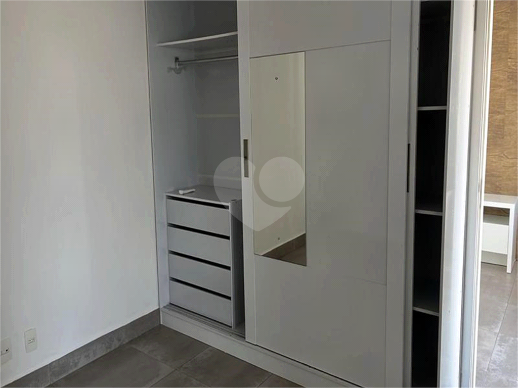 APARTAMENTO em CAMPO BELO