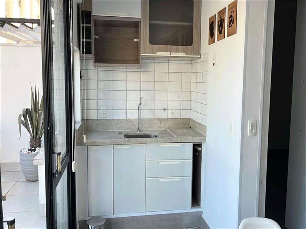APARTAMENTO em CAMPO BELO