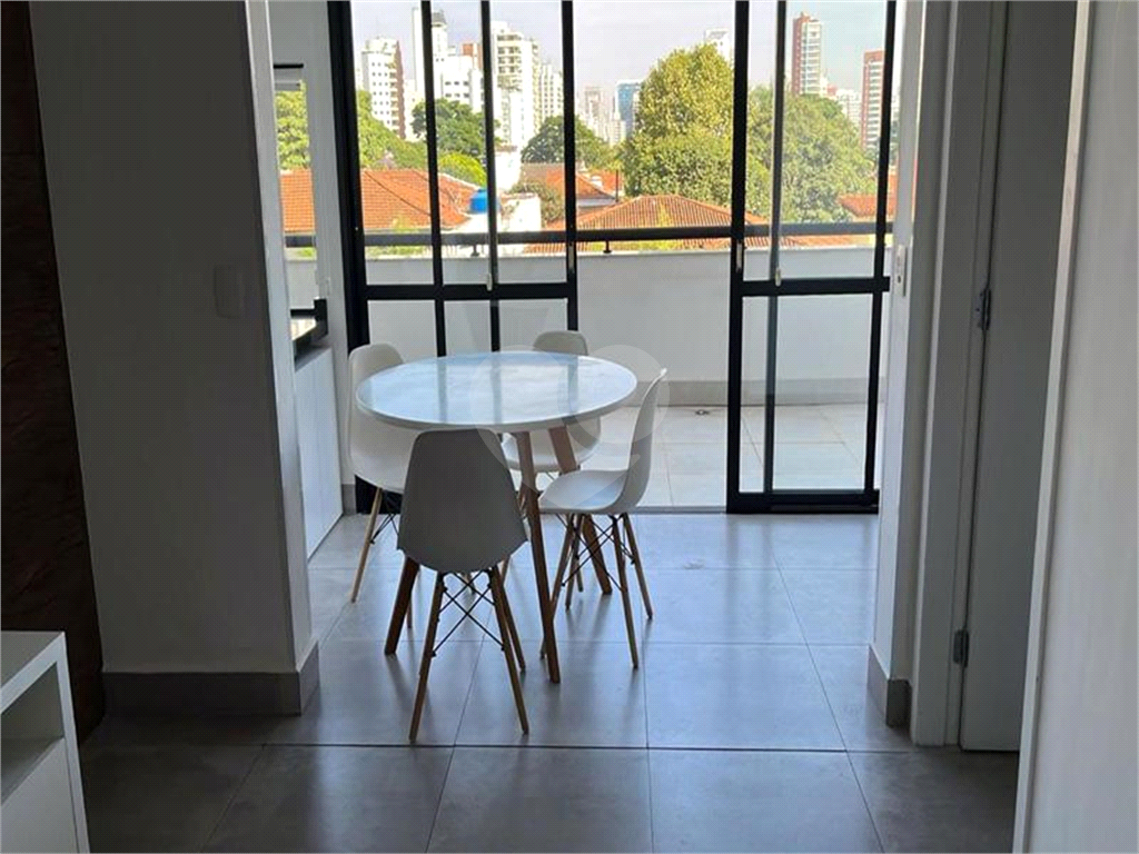 APARTAMENTO em CAMPO BELO