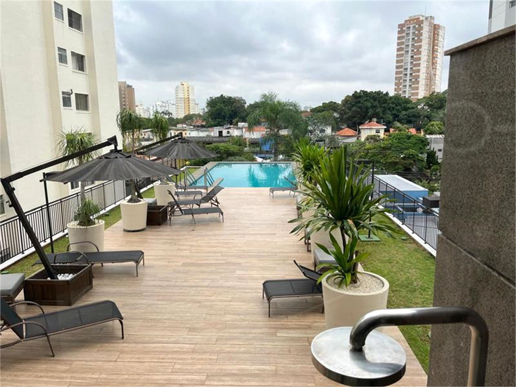APARTAMENTO em CAMPO BELO