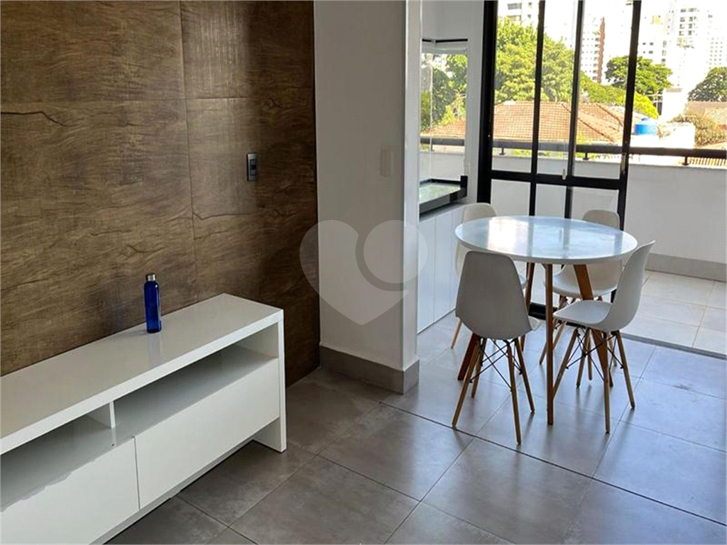APARTAMENTO em CAMPO BELO