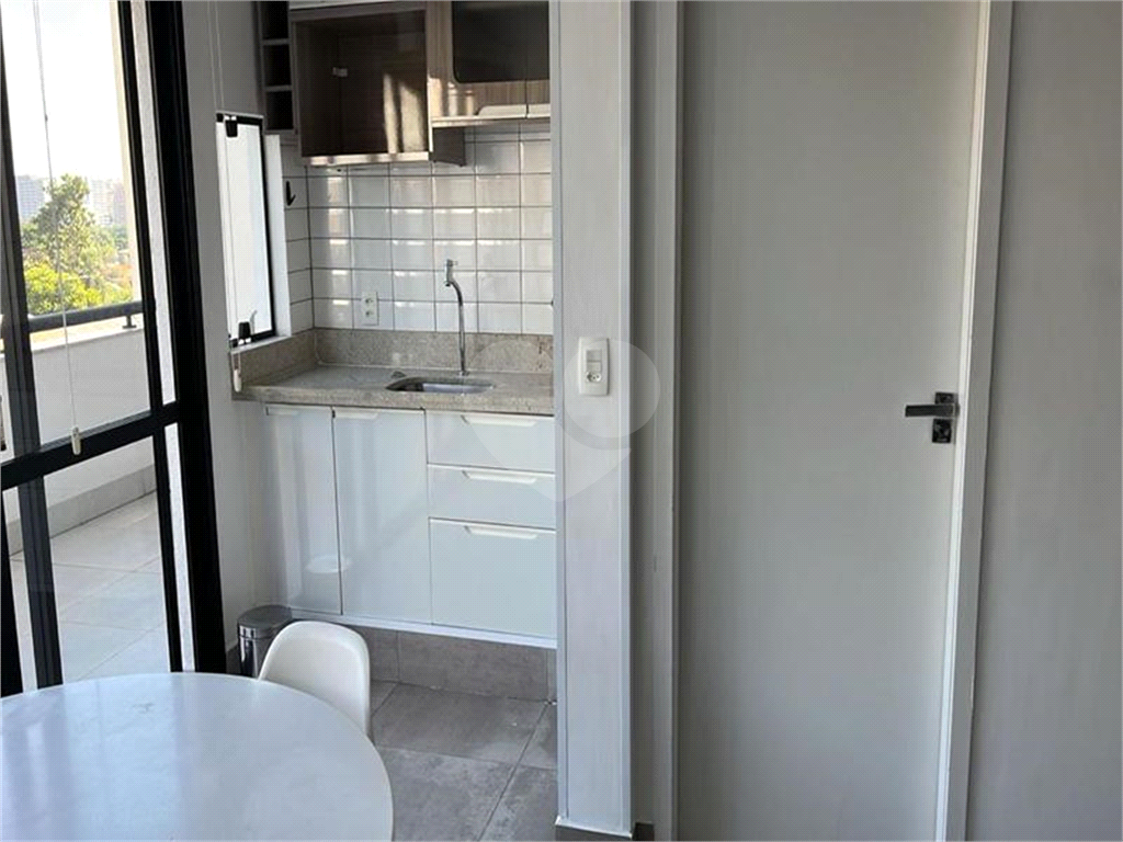 APARTAMENTO em CAMPO BELO