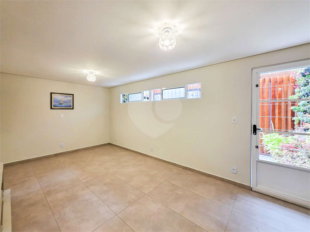 Casa Comercial - Brooklin - 3 Quartos / Dormitórios - 2 Vagas - Venda / Compra - 200 m²