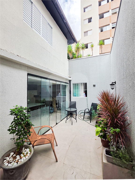 Casa Comercial - Brooklin - 3 Quartos / Dormitórios - 2 Vagas - Venda / Compra - 200 m²