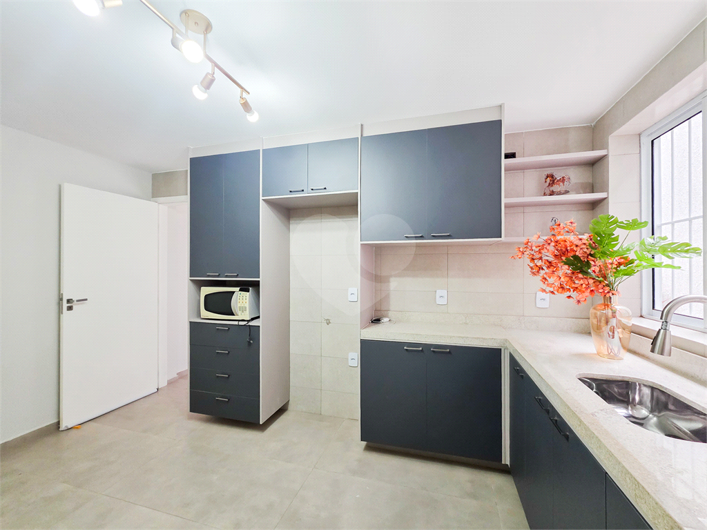 Casa Comercial - Brooklin - 3 Quartos / Dormitórios - 2 Vagas - Venda / Compra - 200 m²