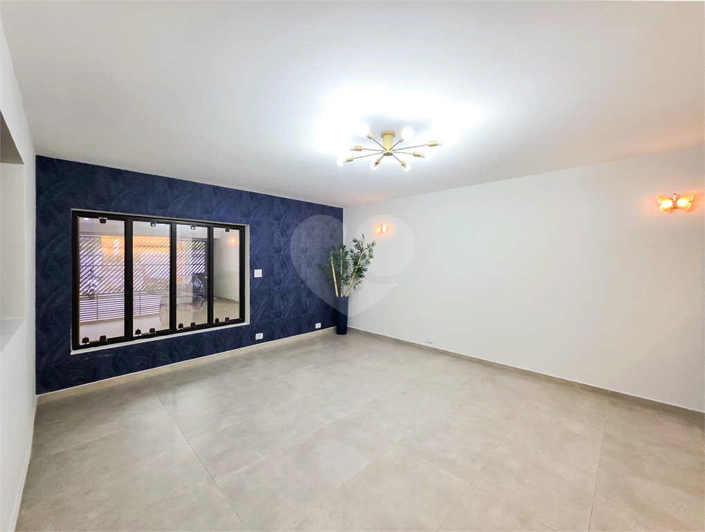 Casa Comercial - Brooklin - 3 Quartos / Dormitórios - 2 Vagas - Venda / Compra - 200 m²