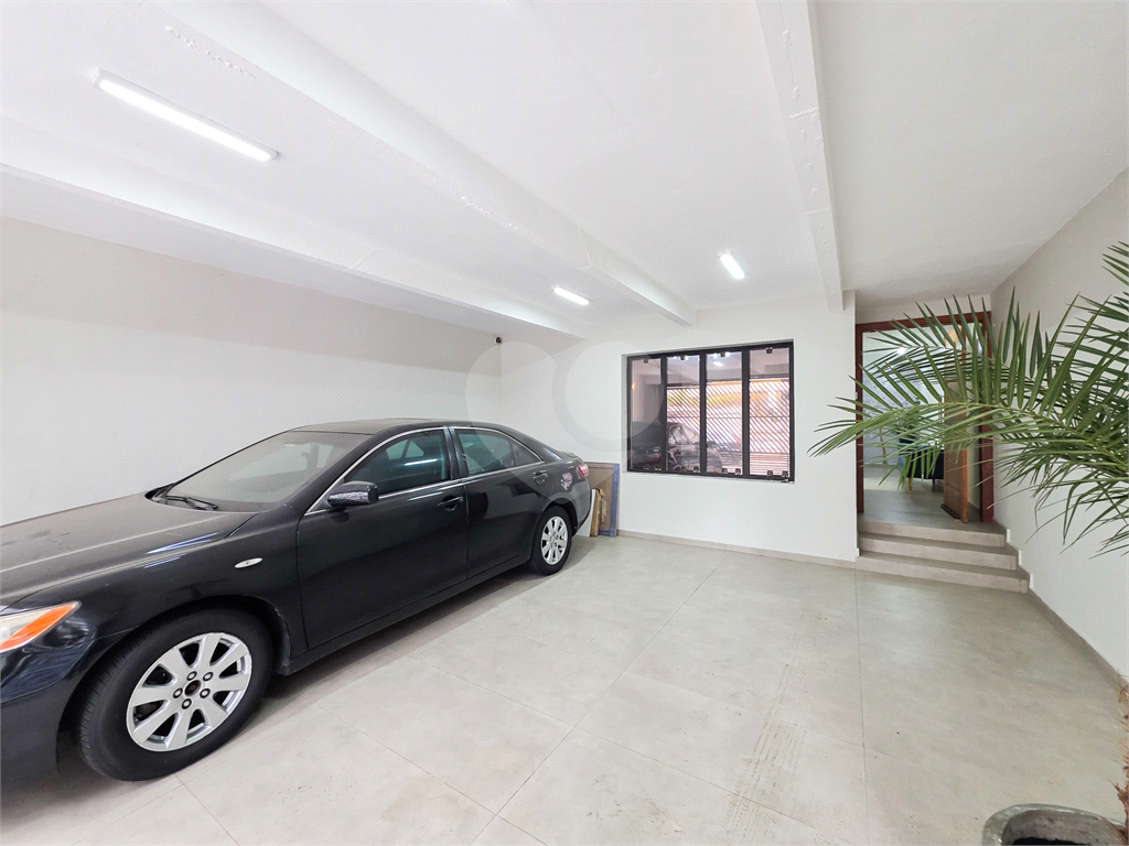 Casa Comercial - Brooklin - 3 Quartos / Dormitórios - 2 Vagas - Venda / Compra - 200 m²