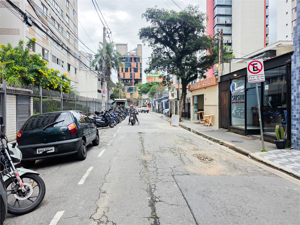 Casa Comercial - Brooklin - 3 Quartos / Dormitórios - 2 Vagas - Venda / Compra - 200 m²