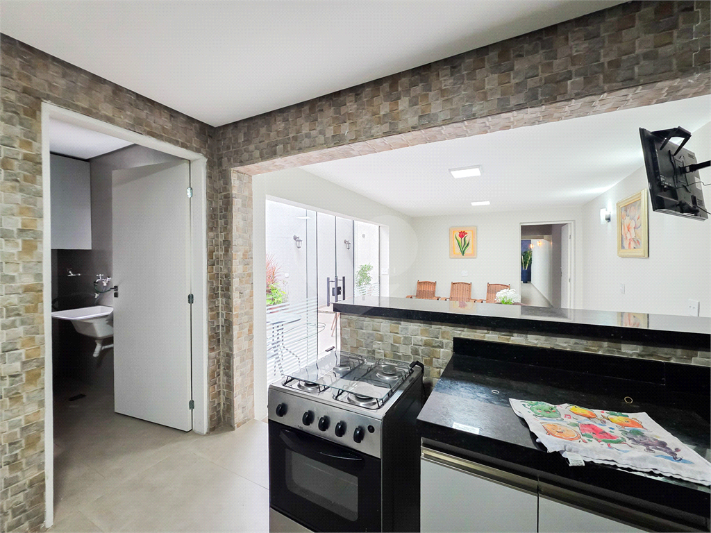 Casa Comercial - Brooklin - 3 Quartos / Dormitórios - 2 Vagas - Venda / Compra - 200 m²