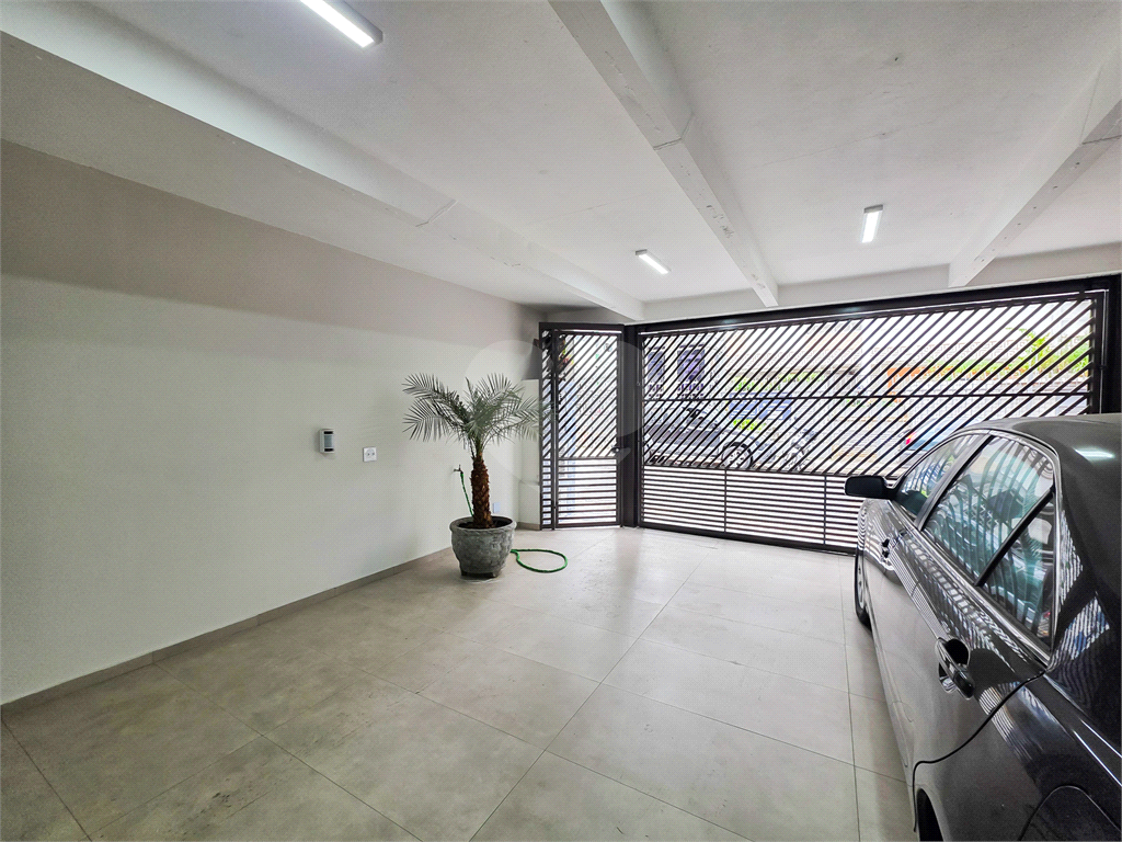 Casa Comercial - Brooklin - 3 Quartos / Dormitórios - 2 Vagas - Venda / Compra - 200 m²