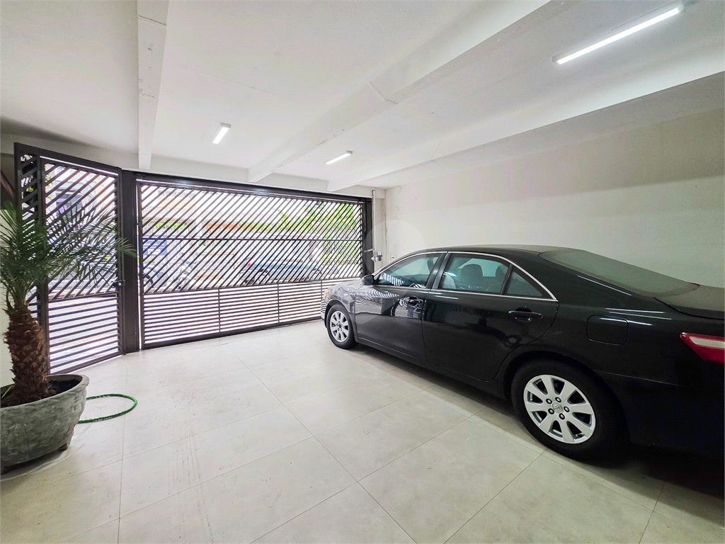 Casa Comercial - Brooklin - 3 Quartos / Dormitórios - 2 Vagas - Venda / Compra - 200 m²