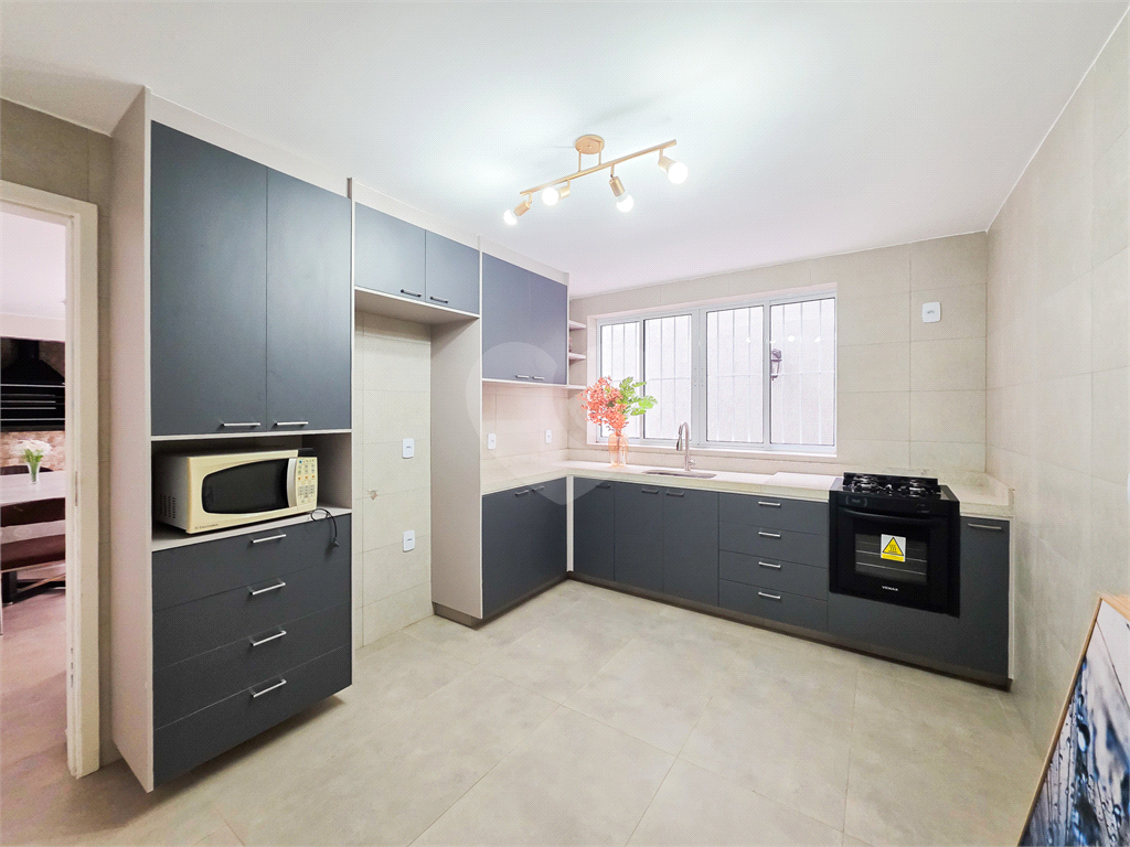 Casa Comercial - Brooklin - 3 Quartos / Dormitórios - 2 Vagas - Venda / Compra - 200 m²