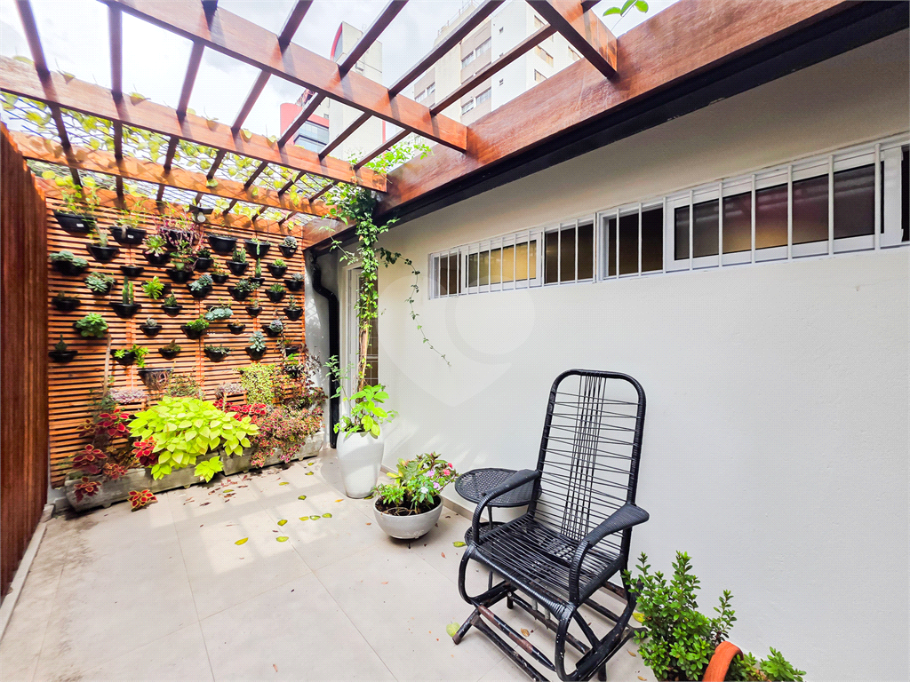 Casa Comercial - Brooklin - 3 Quartos / Dormitórios - 2 Vagas - Venda / Compra - 200 m²