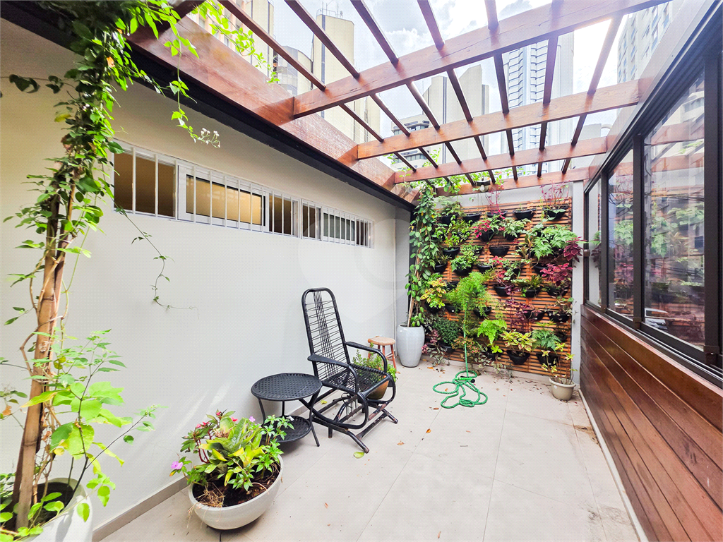 Casa Comercial - Brooklin - 3 Quartos / Dormitórios - 2 Vagas - Venda / Compra - 200 m²