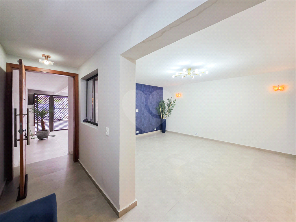 Casa Comercial - Brooklin - 3 Quartos / Dormitórios - 2 Vagas - Venda / Compra - 200 m²