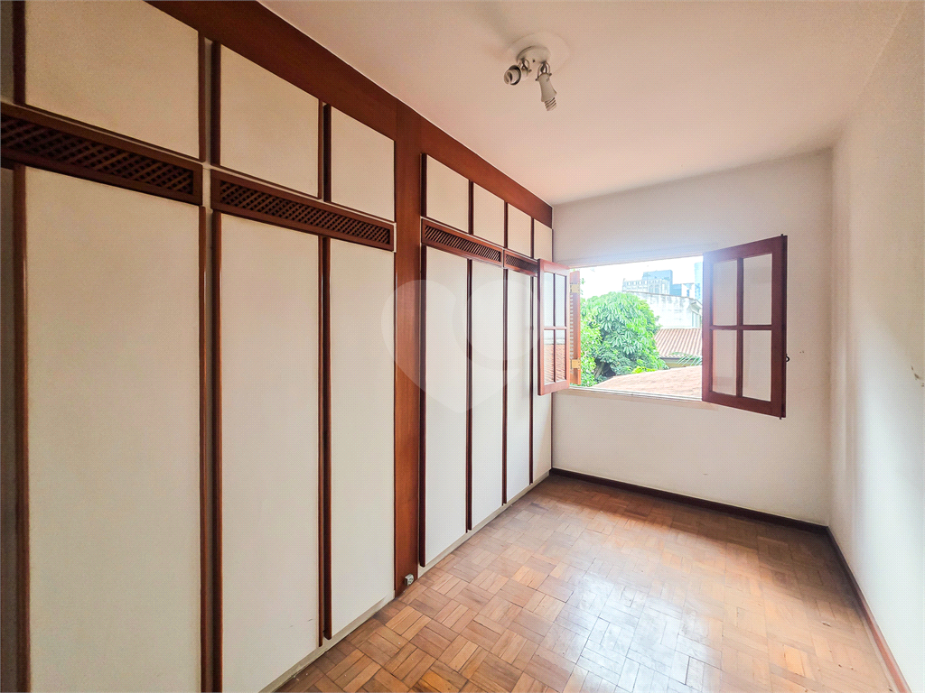 Casa de Vila - Vila Nova Conceição - 3 Quartos / Edícula - 3 Vagas - Locação / Aluguel