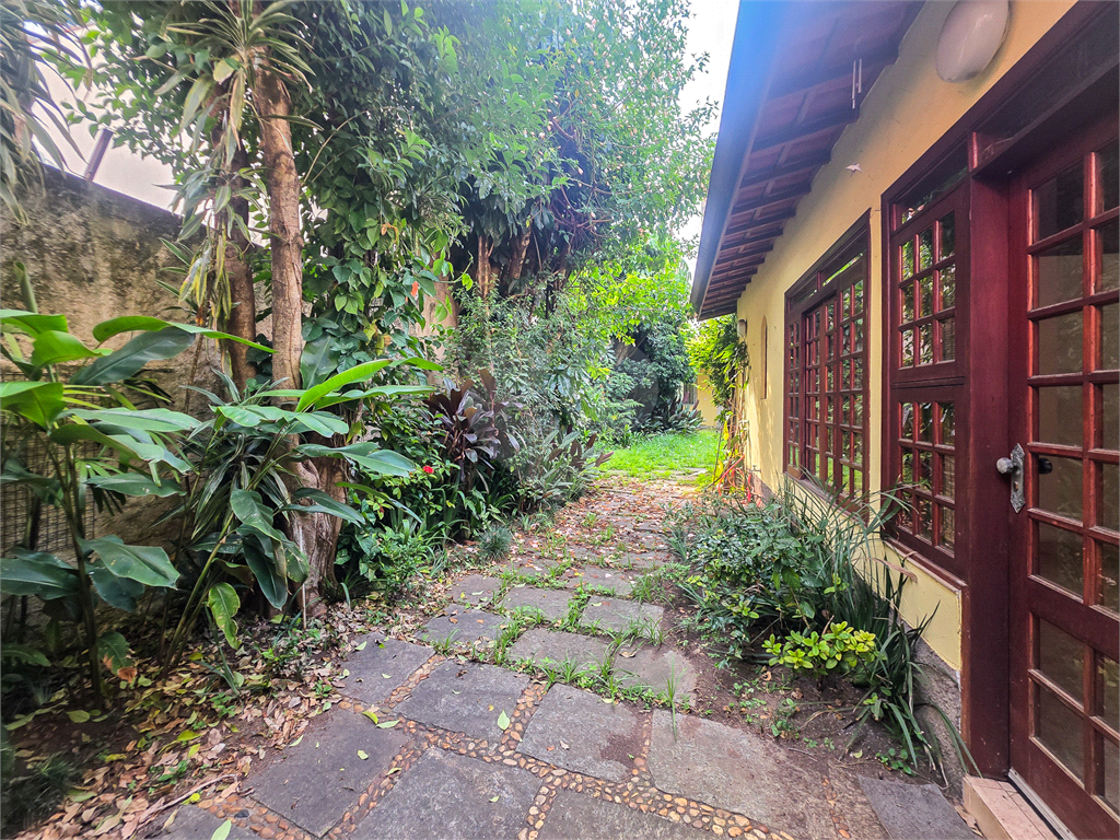 Casa de Vila - Vila Nova Conceição - 3 Quartos / Edícula - 3 Vagas - Locação / Aluguel