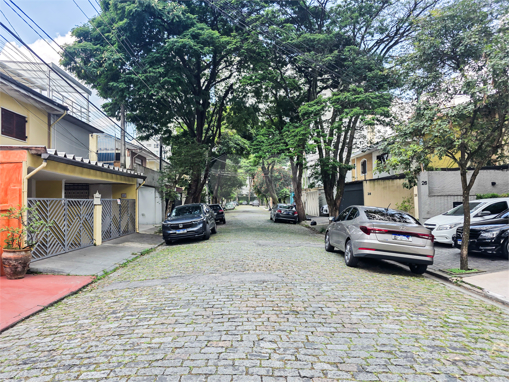 Casa de Vila - Vila Nova Conceição - 3 Quartos / Edícula - 3 Vagas - Locação / Aluguel