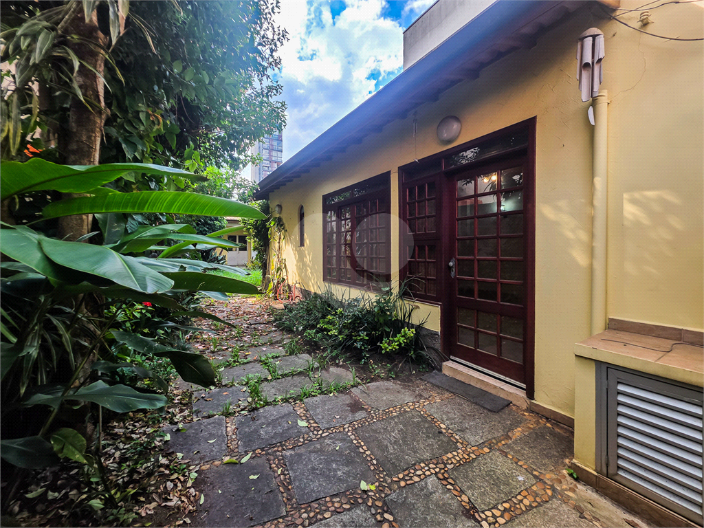 Casa de Vila - Vila Nova Conceição - 3 Quartos / Edícula - 3 Vagas - Locação / Aluguel