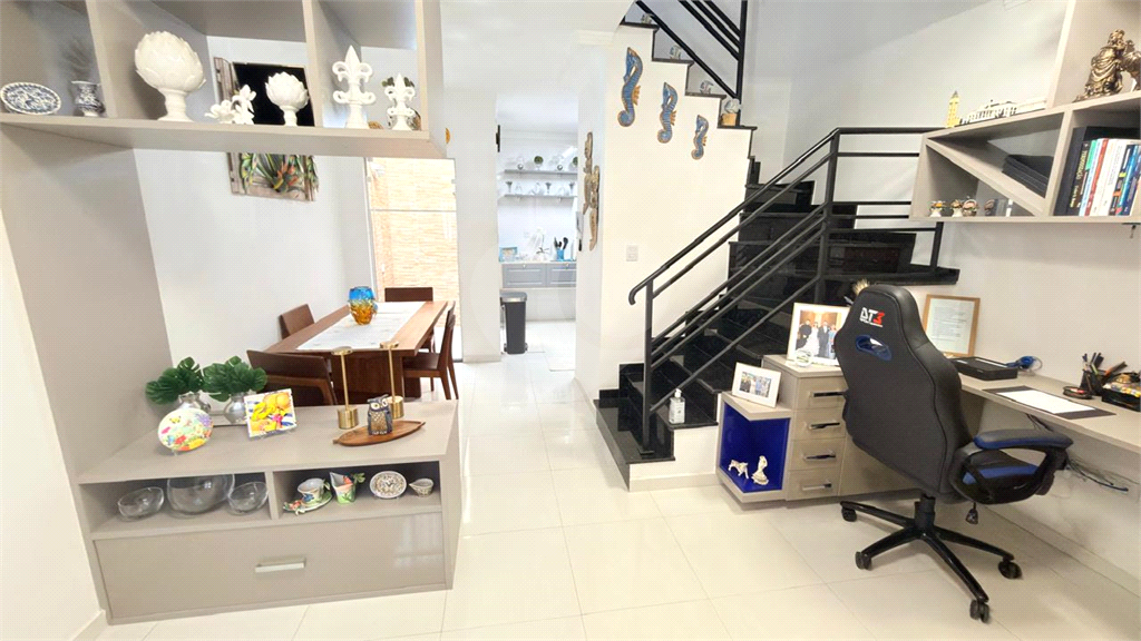 Sobrado em Condominio Fechado - Rua Copacabana - 2 suites - 2 vagas - Espaço gourmet no pavimento superior