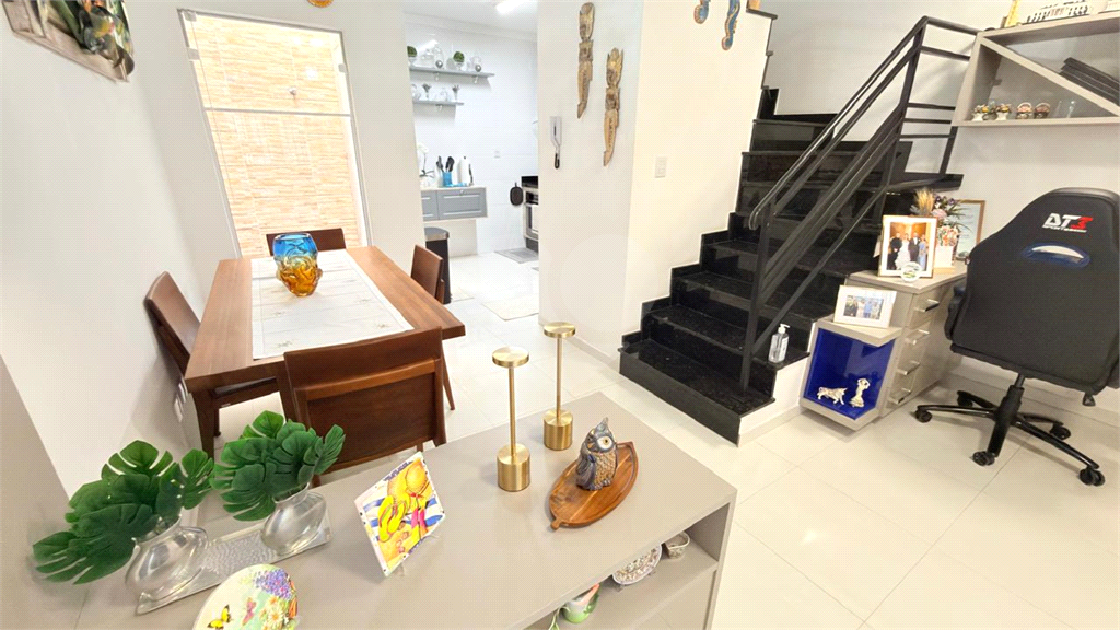 Sobrado em Condominio Fechado - Rua Copacabana - 2 suites - 2 vagas - Espaço gourmet no pavimento superior