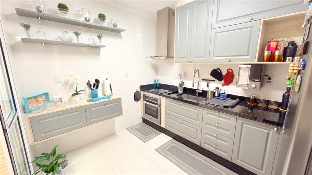 Sobrado em Condominio Fechado - Rua Copacabana - 2 suites - 2 vagas - Espaço gourmet no pavimento superior