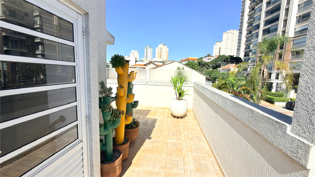 Sobrado em Condominio Fechado - Rua Copacabana - 2 suites - 2 vagas - Espaço gourmet no pavimento superior