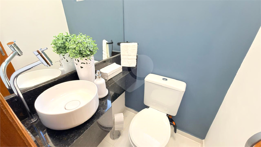 Sobrado em Condominio Fechado - Rua Copacabana - 2 suites - 2 vagas - Espaço gourmet no pavimento superior