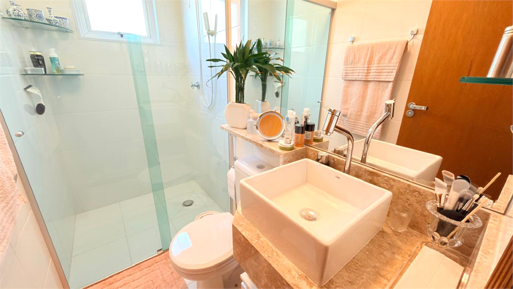 Sobrado em Condominio Fechado - Rua Copacabana - 2 suites - 2 vagas - Espaço gourmet no pavimento superior