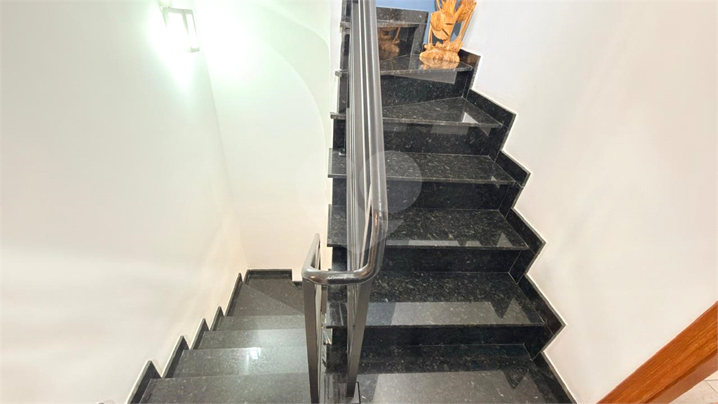 Sobrado em Condominio Fechado - Rua Copacabana - 2 suites - 2 vagas - Espaço gourmet no pavimento superior