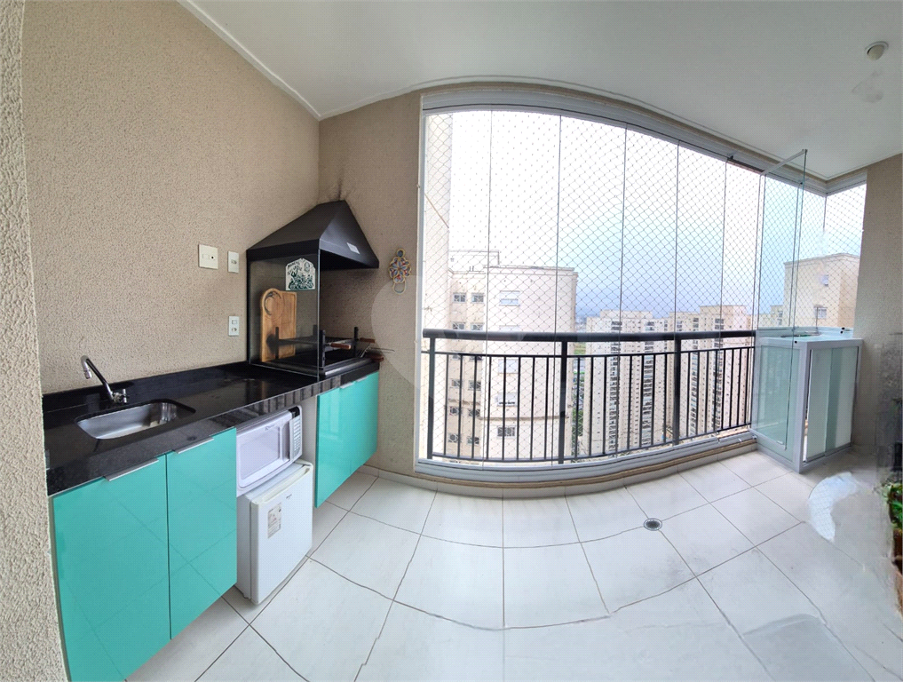 Apartamento no Bosque Maia ,três dormitórios ,  duas vagas , lazer completo!