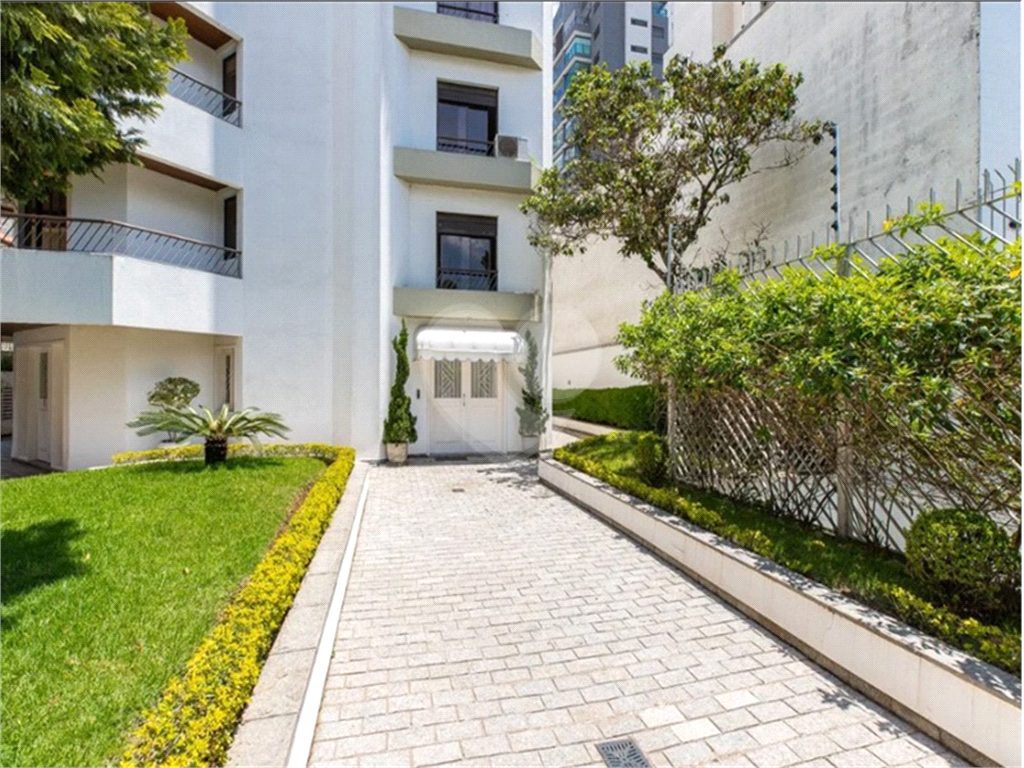 APTO 4 QUARTOS 3 SUITE + 3 VAGAS