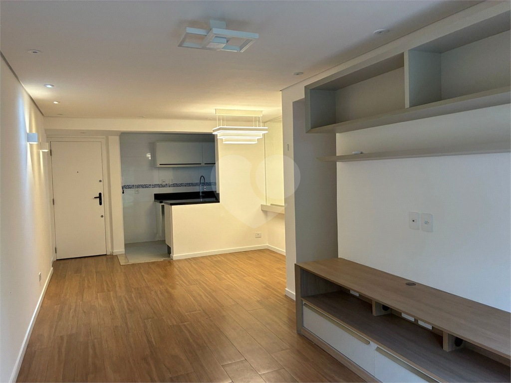 APARTAMENTO REFORMADO COM 2 QUARTOS SENDO 1 SUITE PROXIMO A ESTAÇÃO SANTA CRUZ