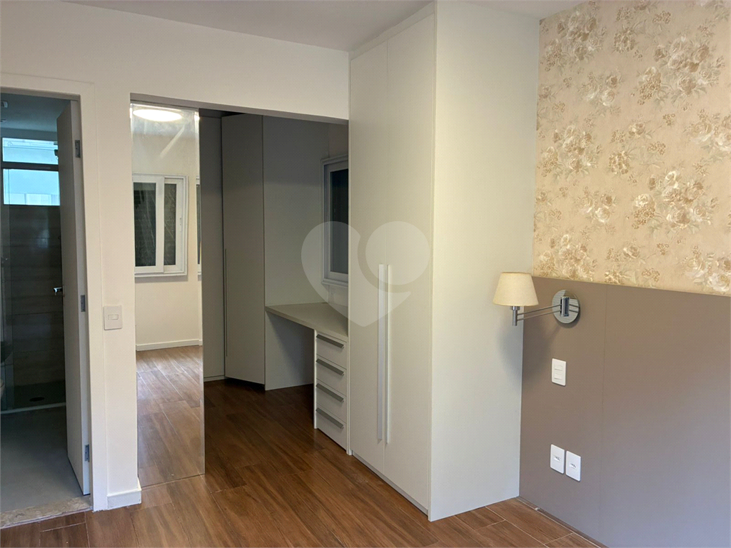 APARTAMENTO REFORMADO COM 2 QUARTOS SENDO 1 SUITE PROXIMO A ESTAÇÃO SANTA CRUZ
