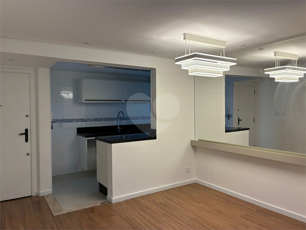APARTAMENTO REFORMADO COM 2 QUARTOS SENDO 1 SUITE PROXIMO A ESTAÇÃO SANTA CRUZ