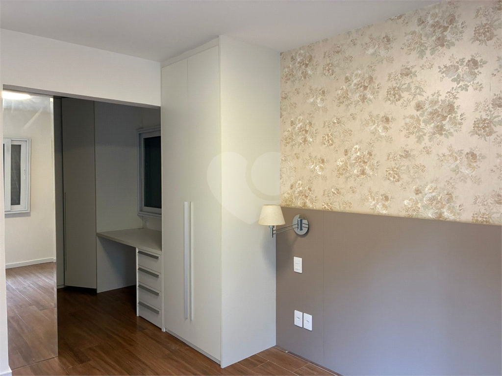 APARTAMENTO REFORMADO COM 2 QUARTOS SENDO 1 SUITE PROXIMO A ESTAÇÃO SANTA CRUZ