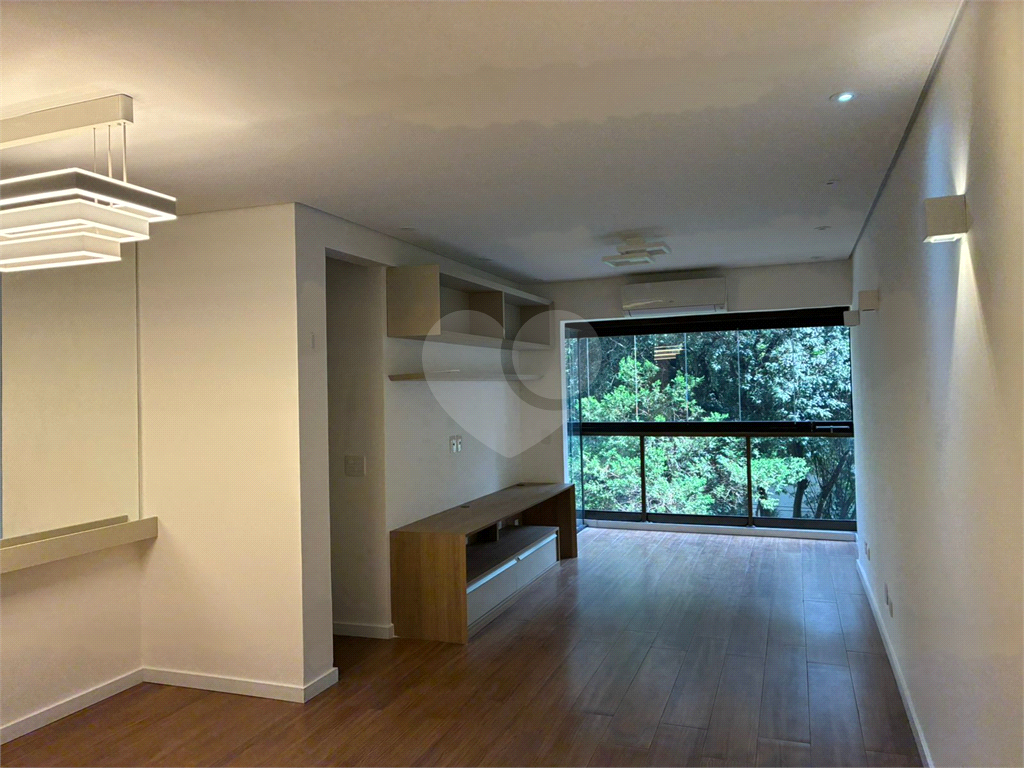 APARTAMENTO REFORMADO COM 2 QUARTOS SENDO 1 SUITE PROXIMO A ESTAÇÃO SANTA CRUZ