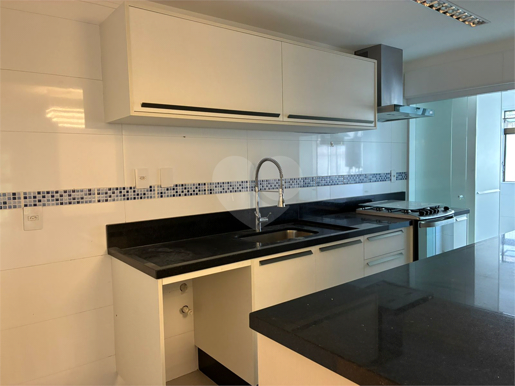 APARTAMENTO REFORMADO COM 2 QUARTOS SENDO 1 SUITE PROXIMO A ESTAÇÃO SANTA CRUZ