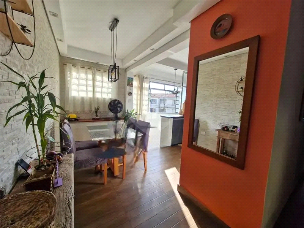 Apartamento com 3 dormitórios 