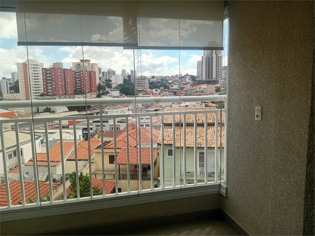 Lindo Apartamento de 61m² com Varanda de 2 dormitórios sendo 1 suíte com 1 vaga coberta, livre e espaçosa.