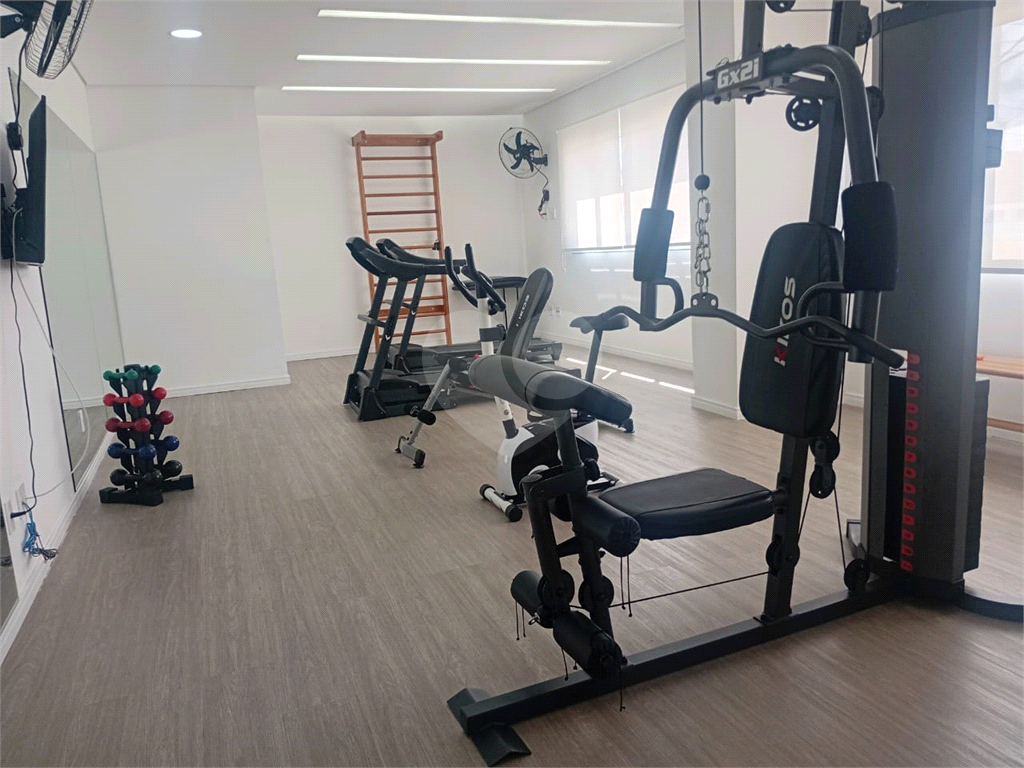 Lindo Apartamento de 61m² com Varanda de 2 dormitórios sendo 1 suíte com 1 vaga coberta, livre e espaçosa.