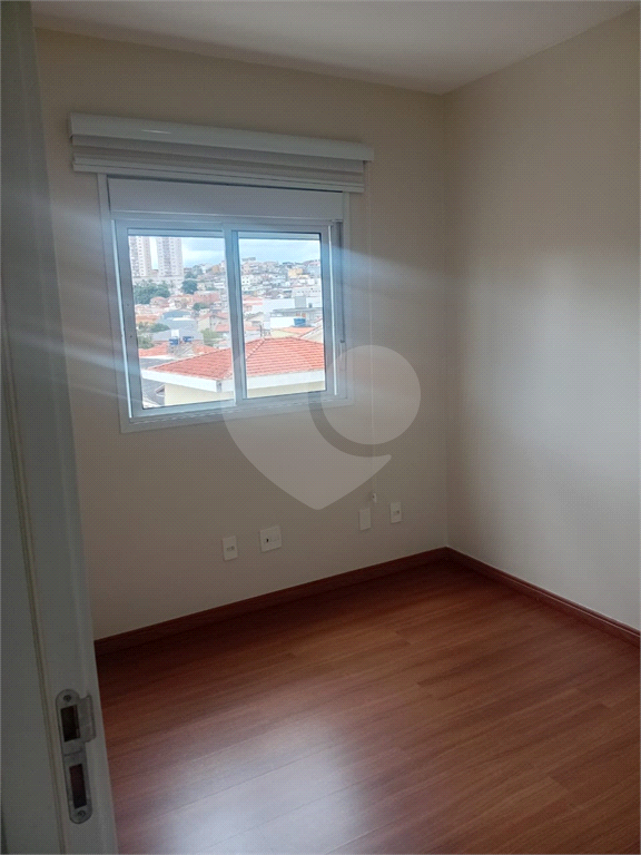 Lindo Apartamento de 61m² com Varanda de 2 dormitórios sendo 1 suíte com 1 vaga coberta, livre e espaçosa.