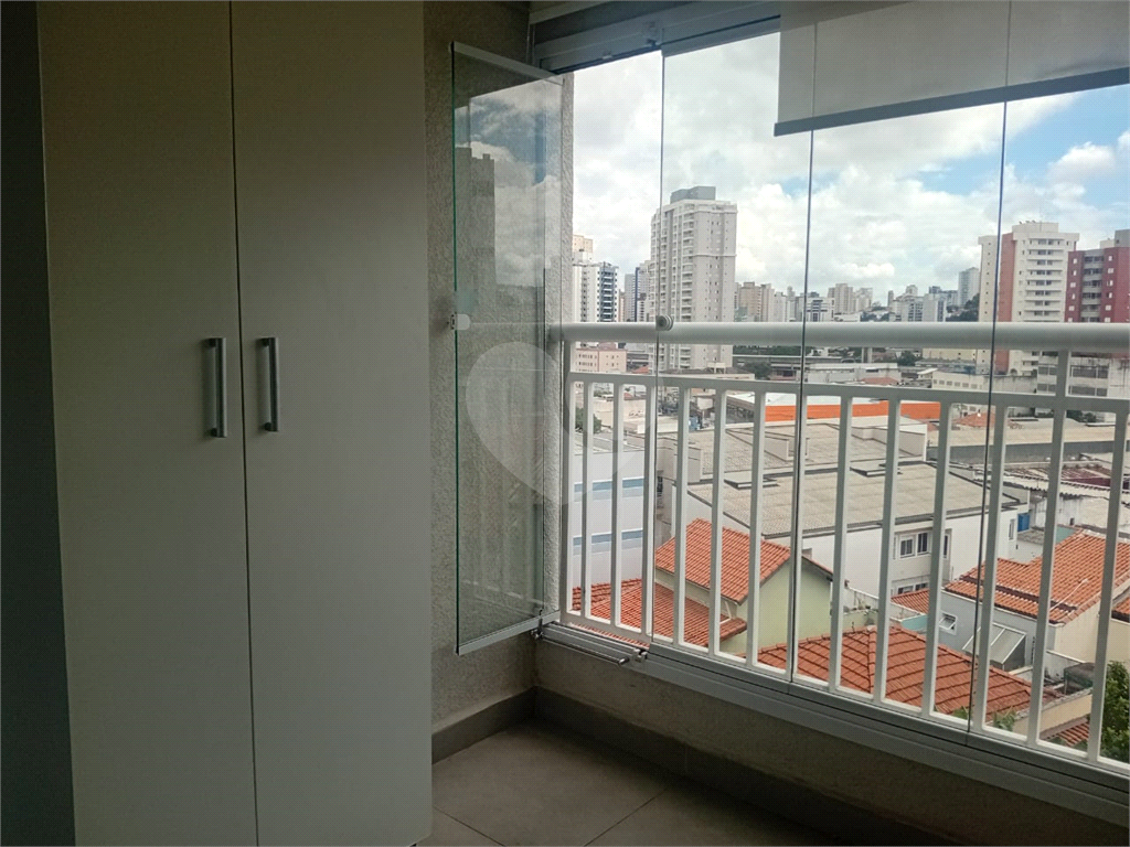 Lindo Apartamento de 61m² com Varanda de 2 dormitórios sendo 1 suíte com 1 vaga coberta, livre e espaçosa.