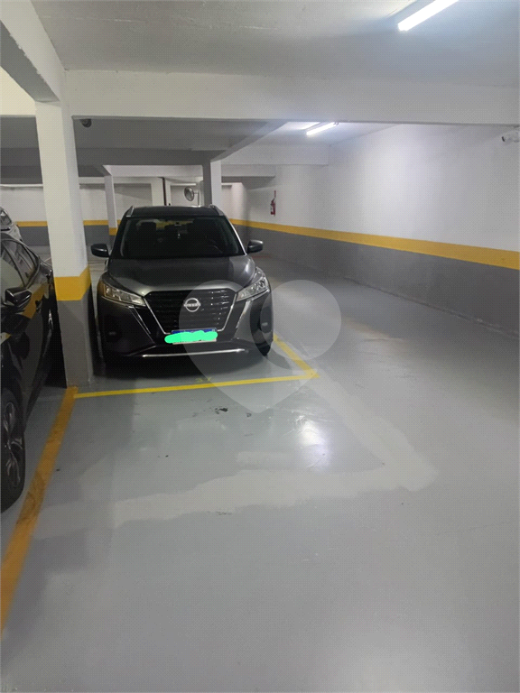 Lindo Apartamento de 61m² com Varanda de 2 dormitórios sendo 1 suíte com 1 vaga coberta, livre e espaçosa.