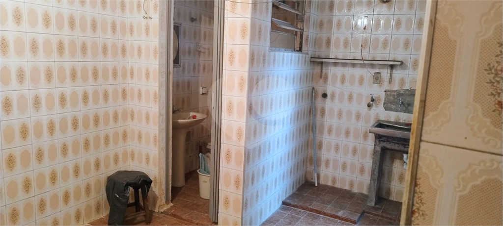 2 Casas –  Bairro Aricanduva -   c/ Salão Alugado –  56 m2 e  80 m2 – Terreno 5 x 25