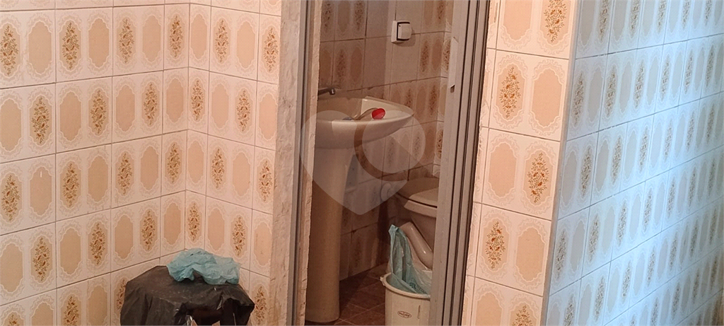2 Casas –  Bairro Aricanduva -   c/ Salão Alugado –  56 m2 e  80 m2 – Terreno 5 x 25