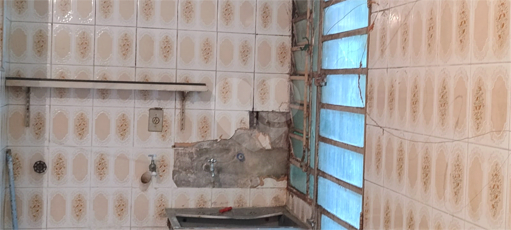 2 Casas –  Bairro Aricanduva -   c/ Salão Alugado –  56 m2 e  80 m2 – Terreno 5 x 25